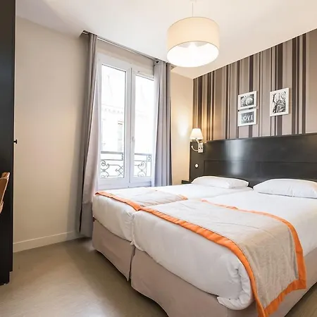 ボンセジュール モンマルトル 2* パリ