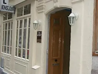 ホテル ボンセジュール モンマルトル