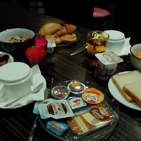 ボンセジュール モンマルトル 2*