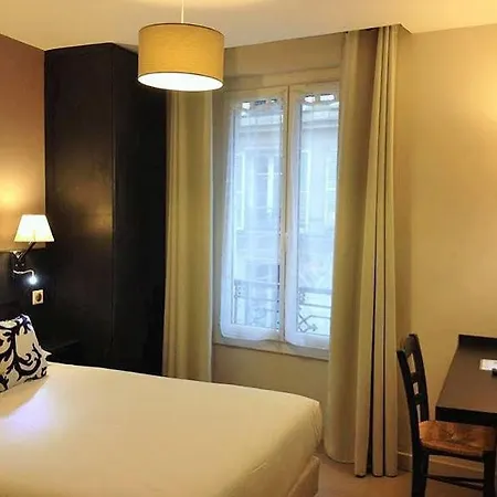 ボンセジュール モンマルトル 2* パリ