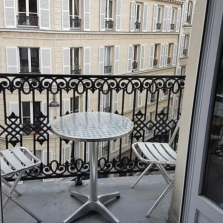 ホテル ボンセジュール モンマルトル