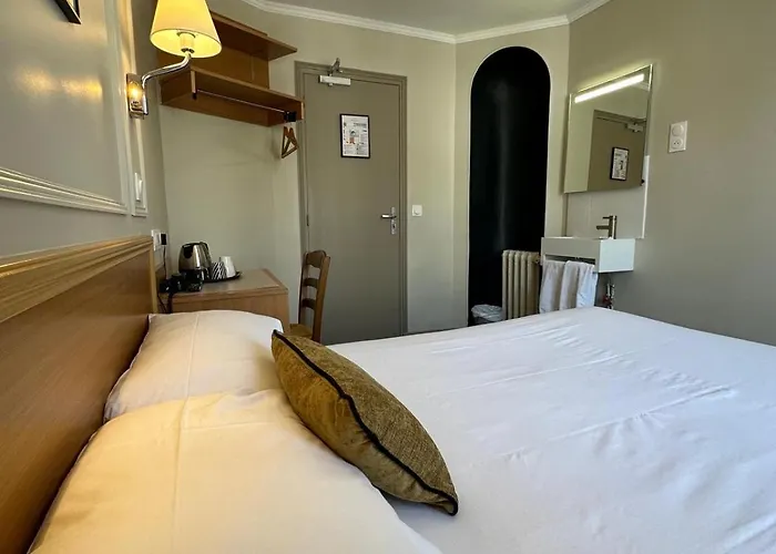 بونسيجور مونتمارترى فندق 2*